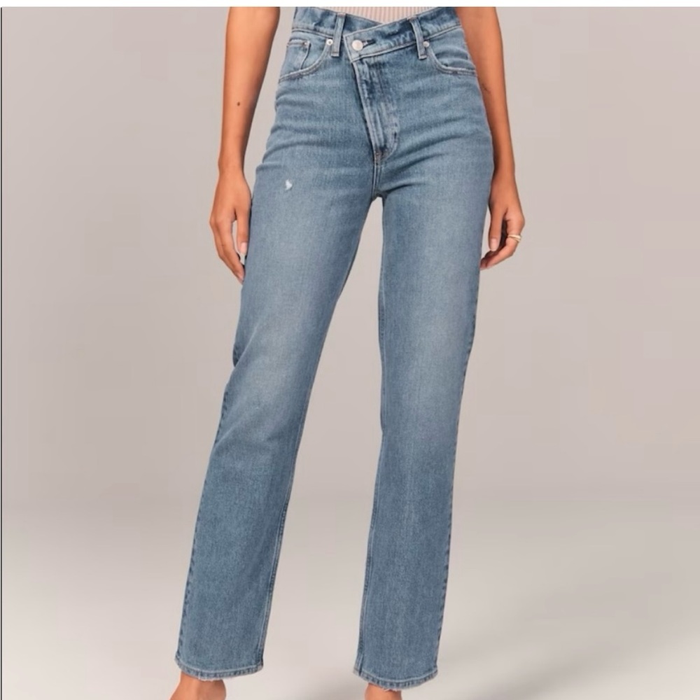 Abercrombie and Fitch 90s high rise straight crossover jeans - Picture 2 of 3